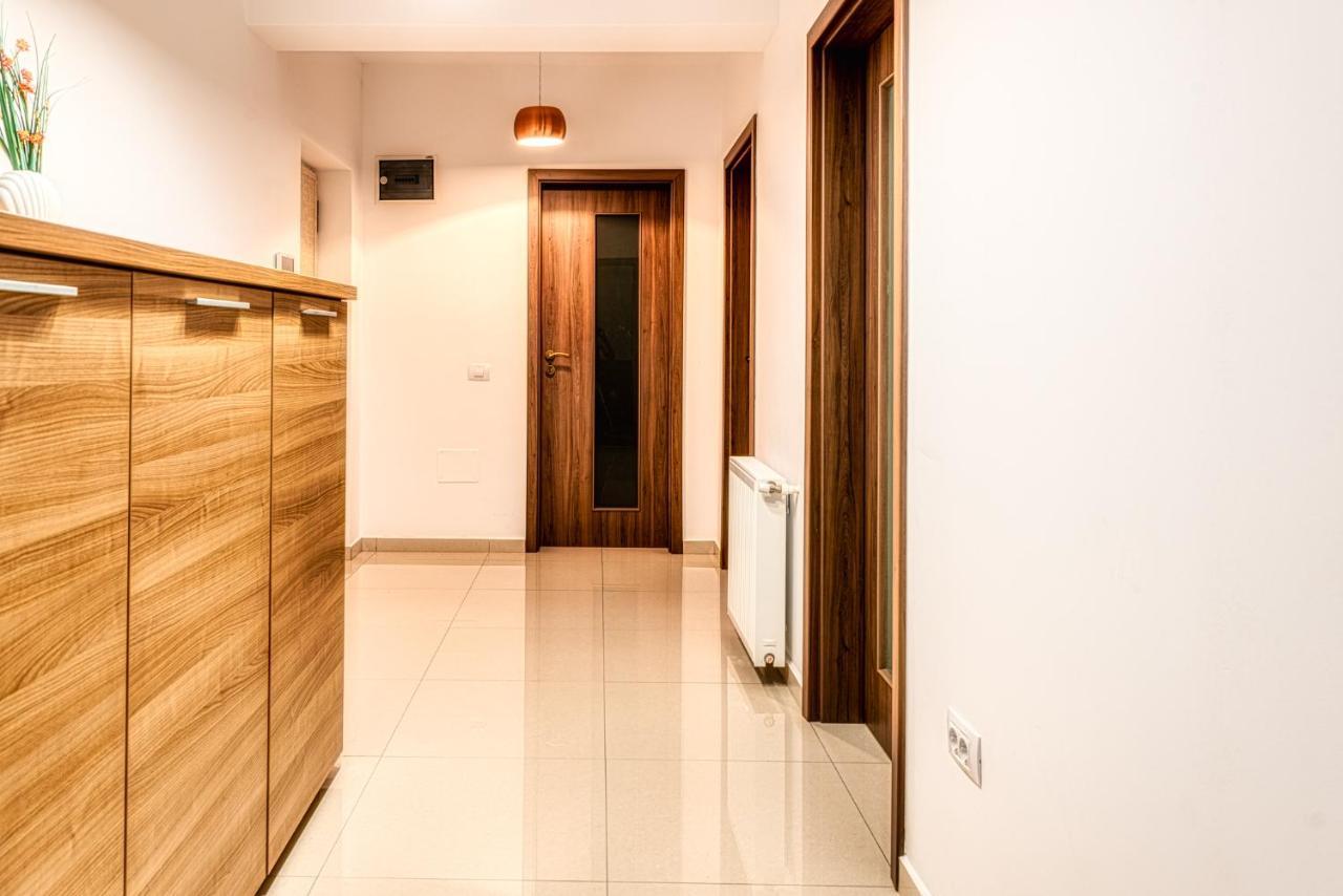 Nature Apartment - Minutes Away From The Old Town And Afi Mall Брашов Екстериор снимка