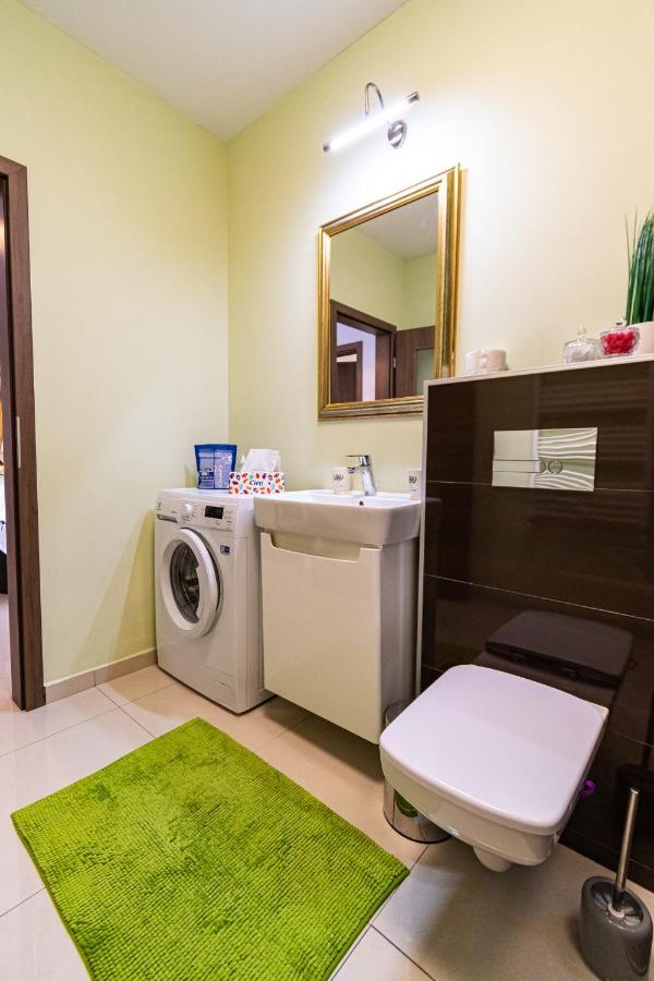Nature Apartment - Minutes Away From The Old Town And Afi Mall Брашов Екстериор снимка