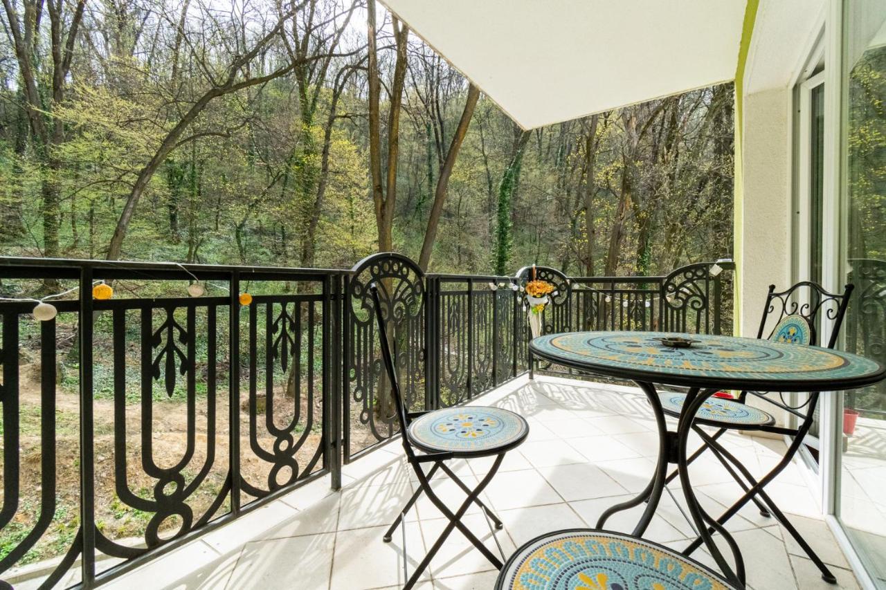 Nature Apartment - Minutes Away From The Old Town And Afi Mall Брашов Екстериор снимка