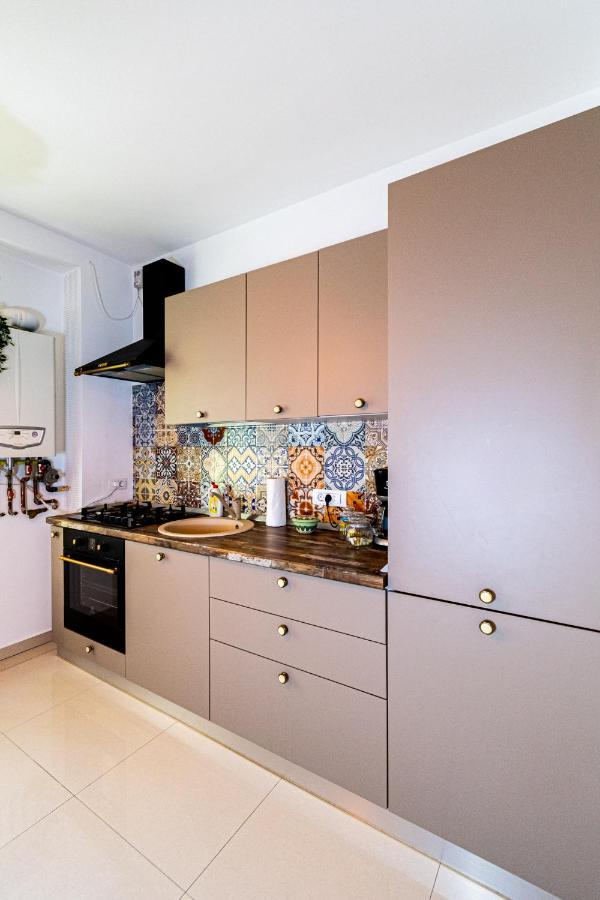 Nature Apartment - Minutes Away From The Old Town And Afi Mall Брашов Екстериор снимка