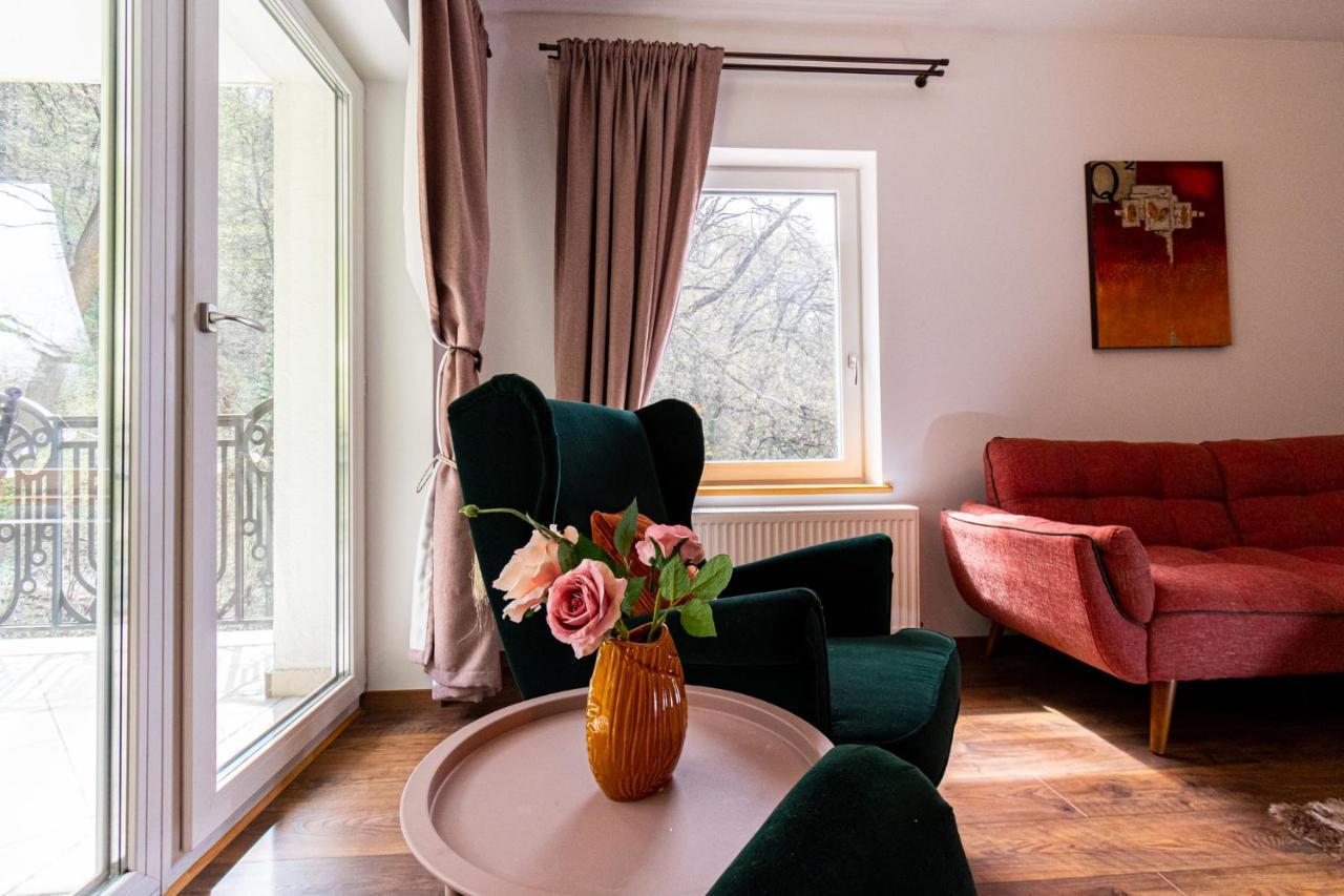 Nature Apartment - Minutes Away From The Old Town And Afi Mall Брашов Екстериор снимка